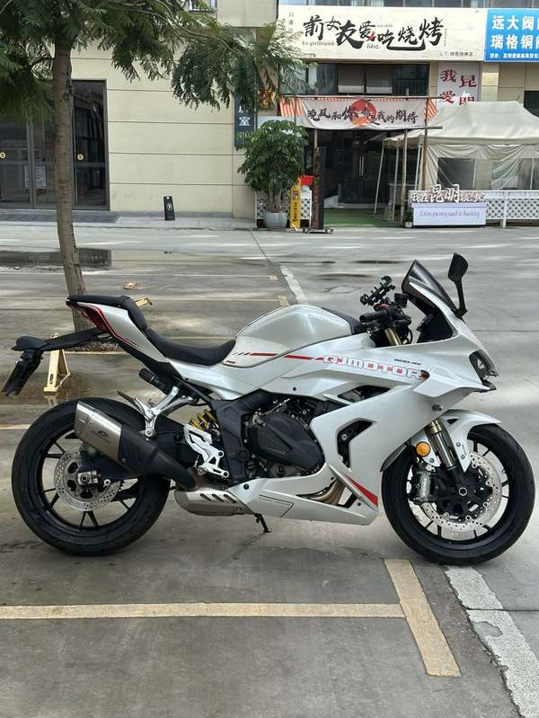 QJMOTOR 赛600