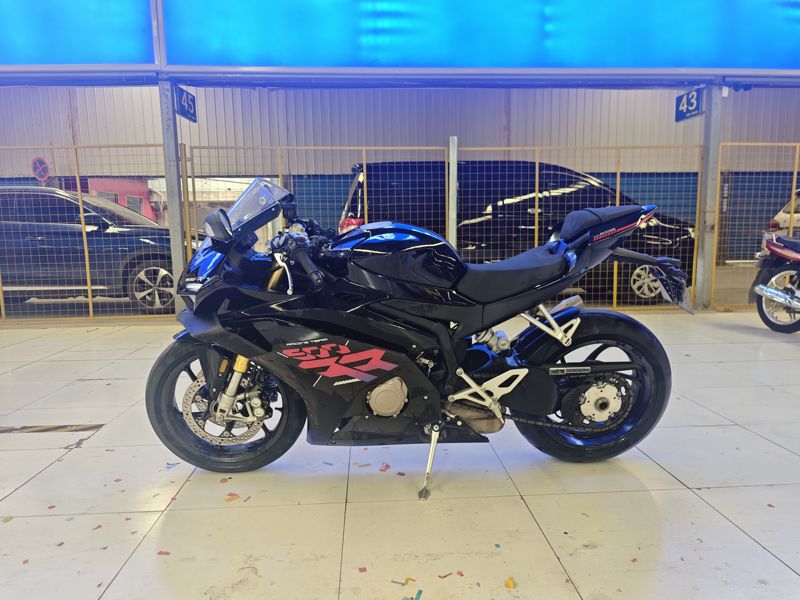 张雪机车 500RR