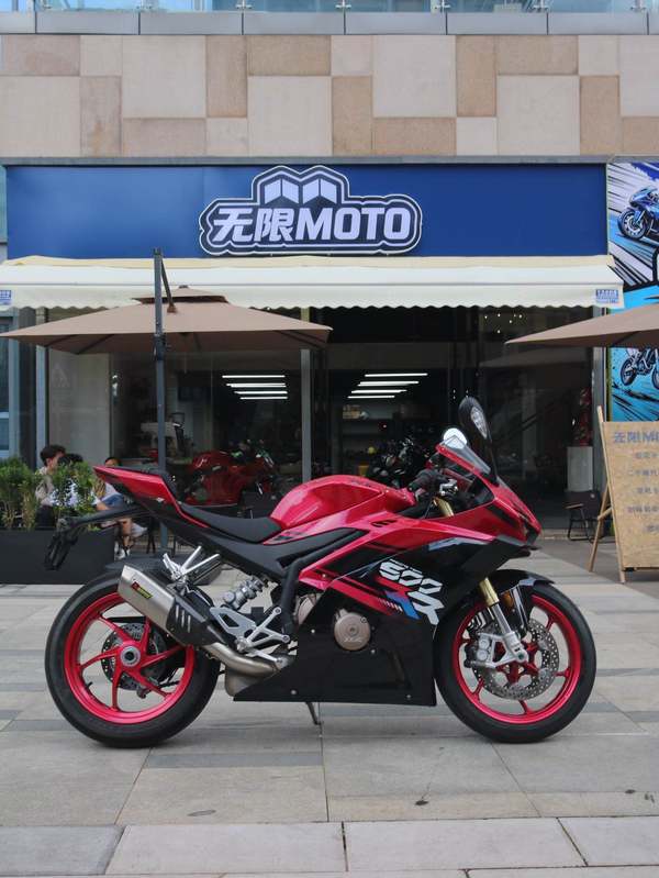 张雪机车 500RR