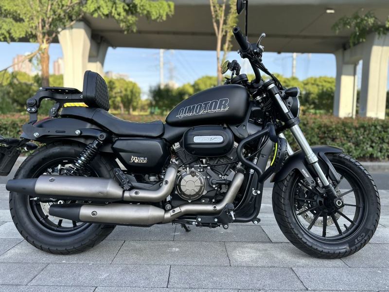 QJMOTOR 闪300S