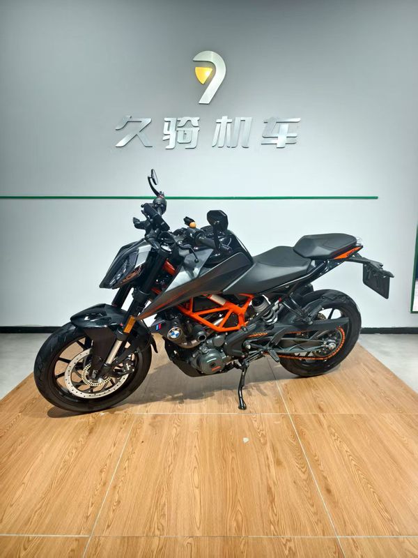 KTMR2R 390 Duke