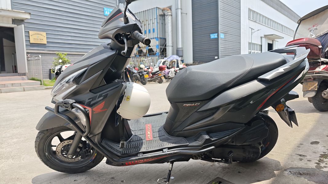 新大洲本田 裂行 RX125Fi