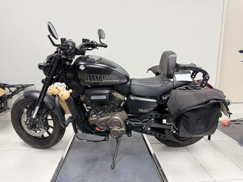 QJMOTOR 闪300S