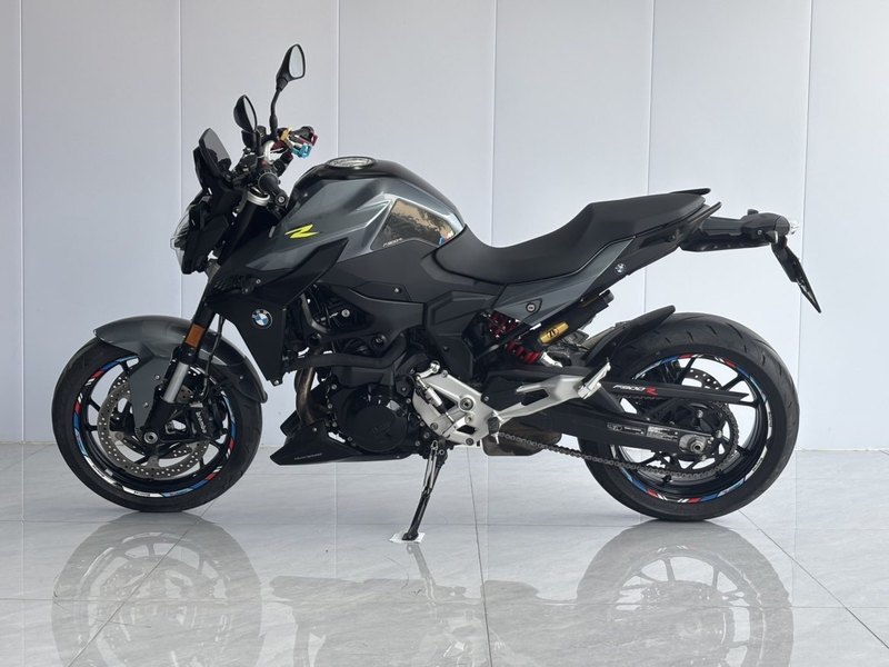 宝马 F 900 R