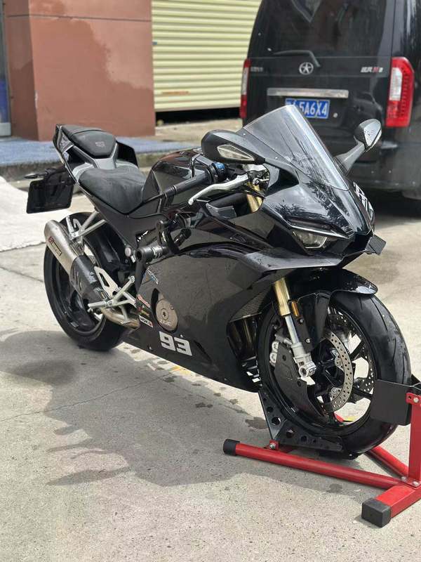 张雪机车 500RR