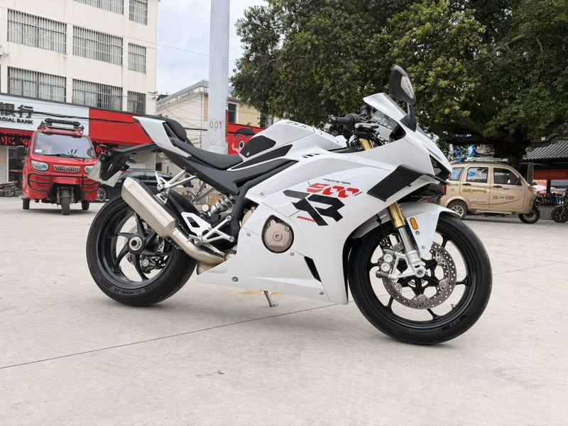 张雪机车 500RR