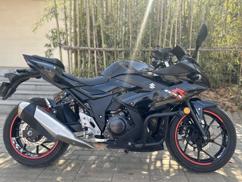 豪爵铃木 GSX250R