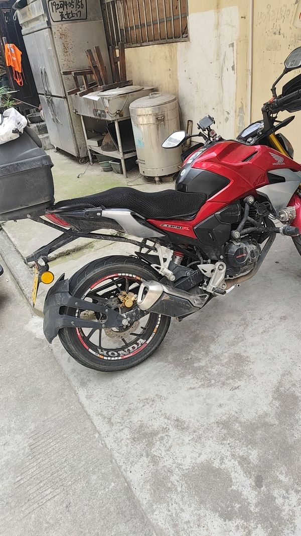 五羊本田 CB190R 暴锋眼