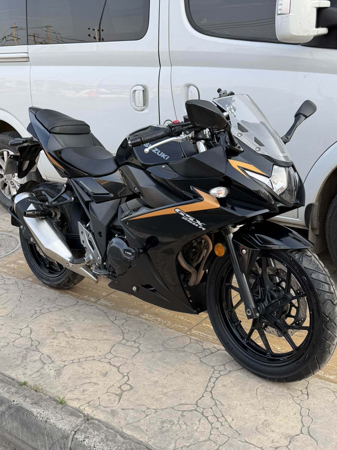 豪爵铃木 GSX250R