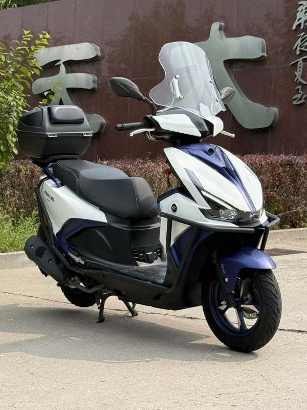 QJMOTOR 鸿125
