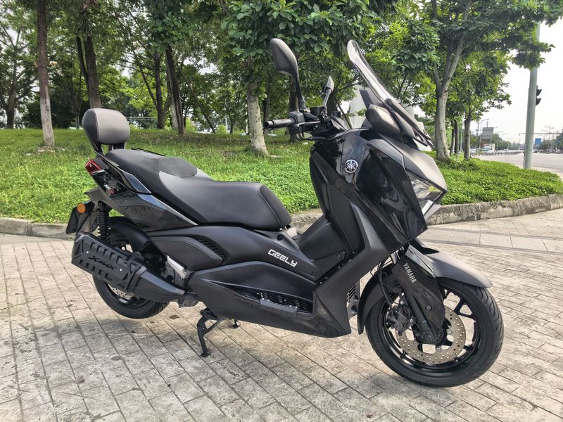 雅马哈 XMAX