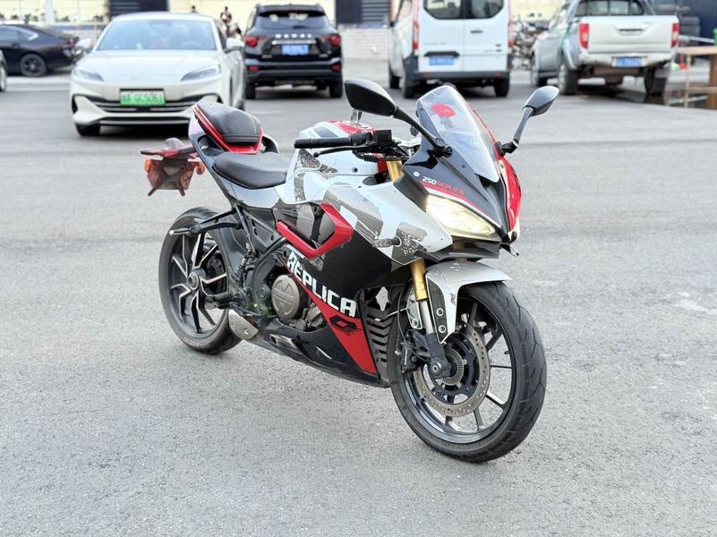QJMOTOR 赛250