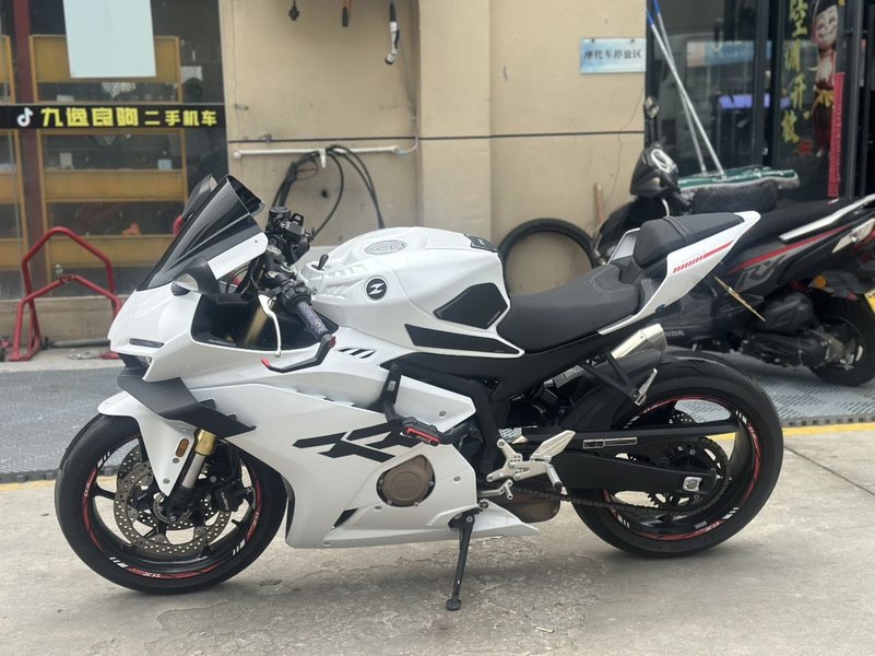 张雪机车 500RR