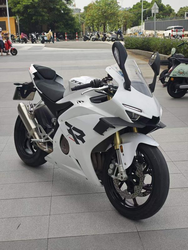 张雪机车 500RR