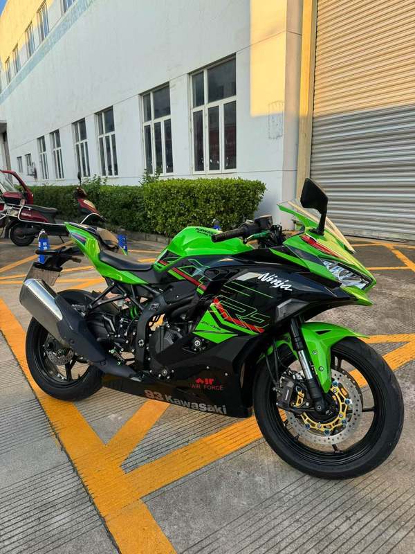 川崎 ZX-4R
