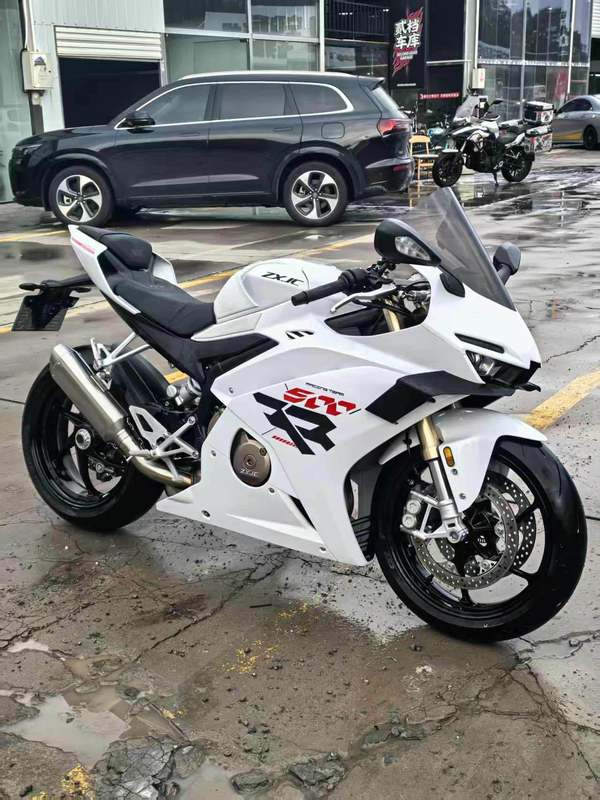 张雪机车 500RR