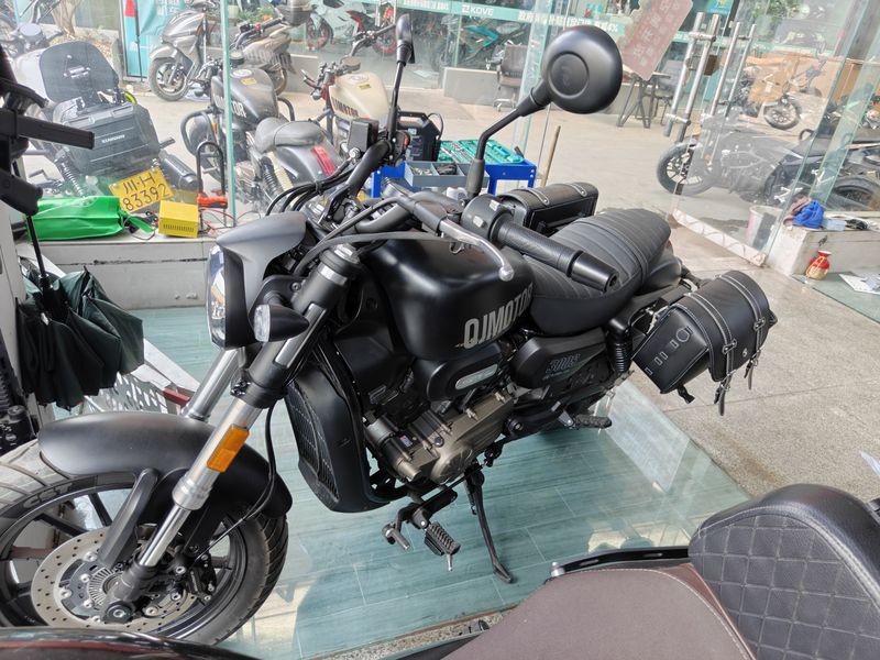 QJMOTOR 闪300S