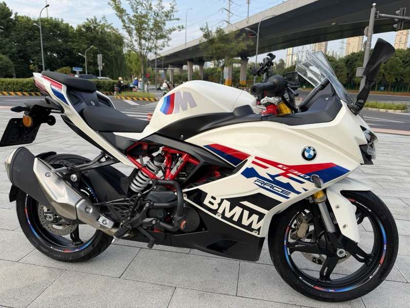 宝马 G 310 RR