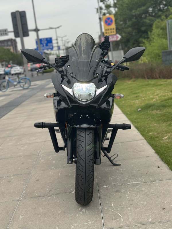豪爵铃木 GSX250R