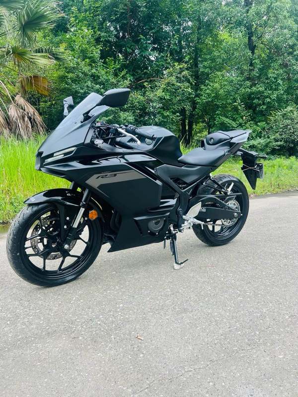 雅马哈 YZF-R3