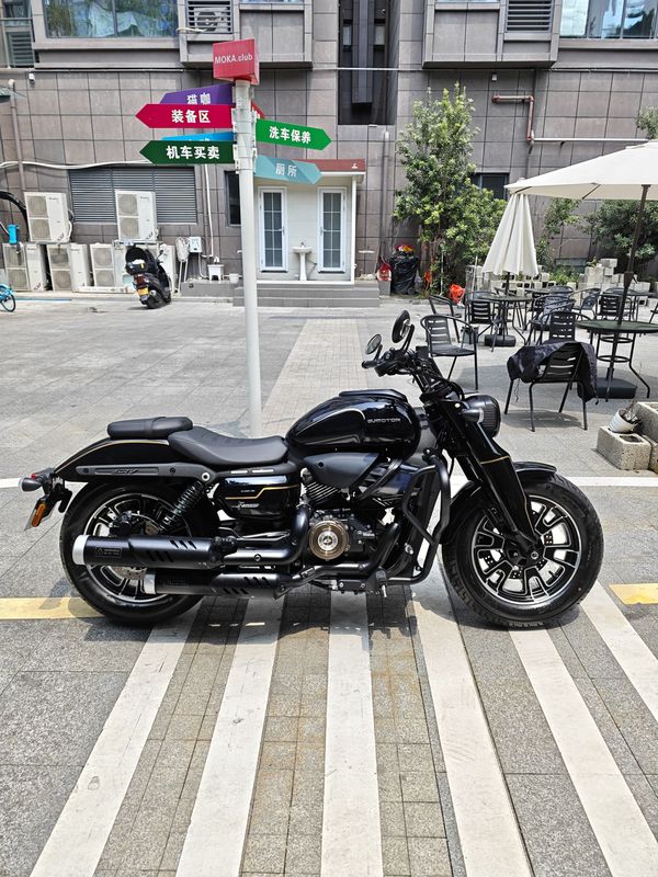QJMOTOR 闪400