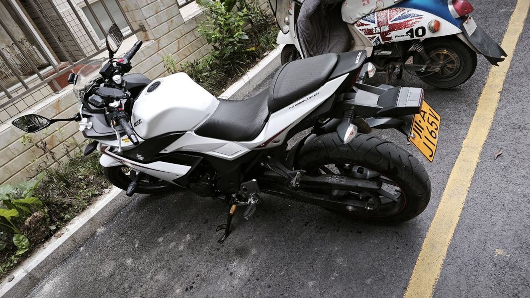 豪爵铃木 GSX250R
