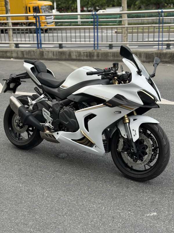 QJMOTOR 赛800