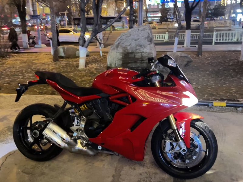 杜卡迪 SuperSport