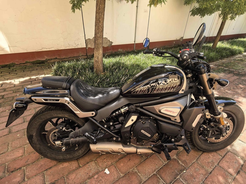 QJMOTOR 闪700