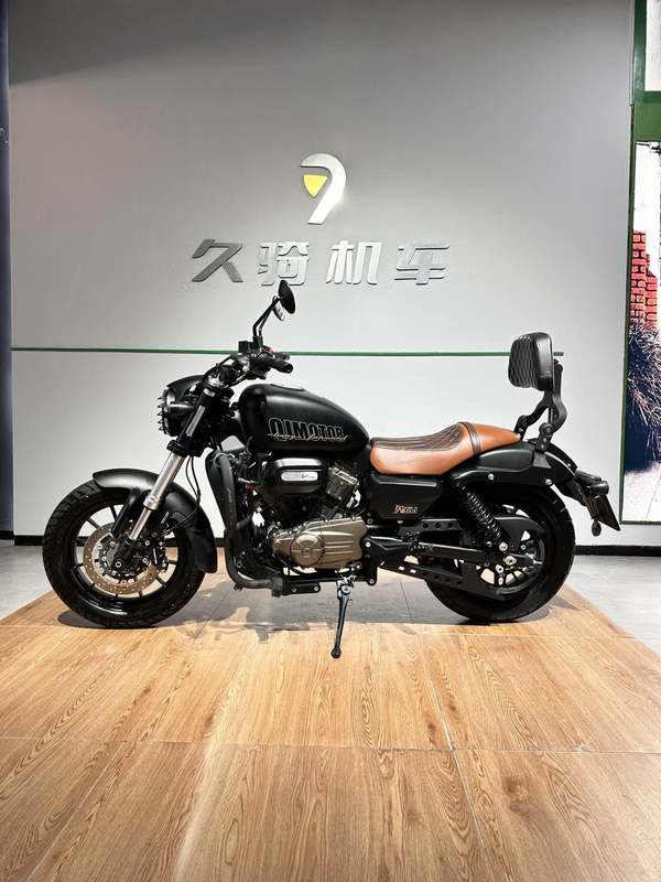 QJMOTOR 闪300S