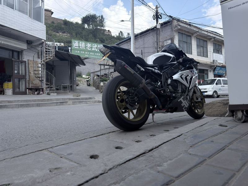 宝马 S 1000 RR