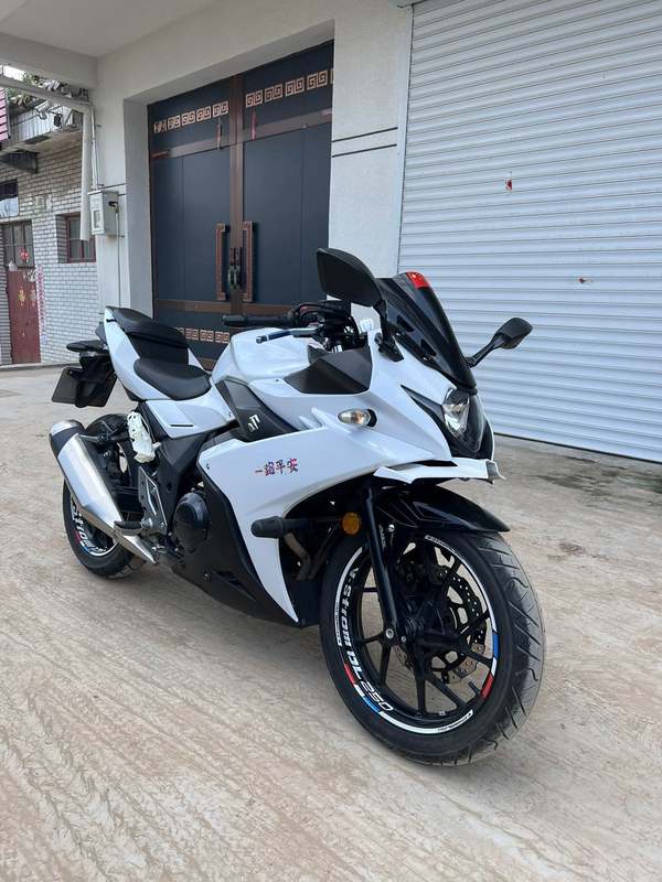 豪爵铃木 GSX250R