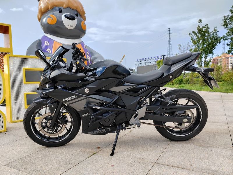 豪爵铃木 GSX250R
