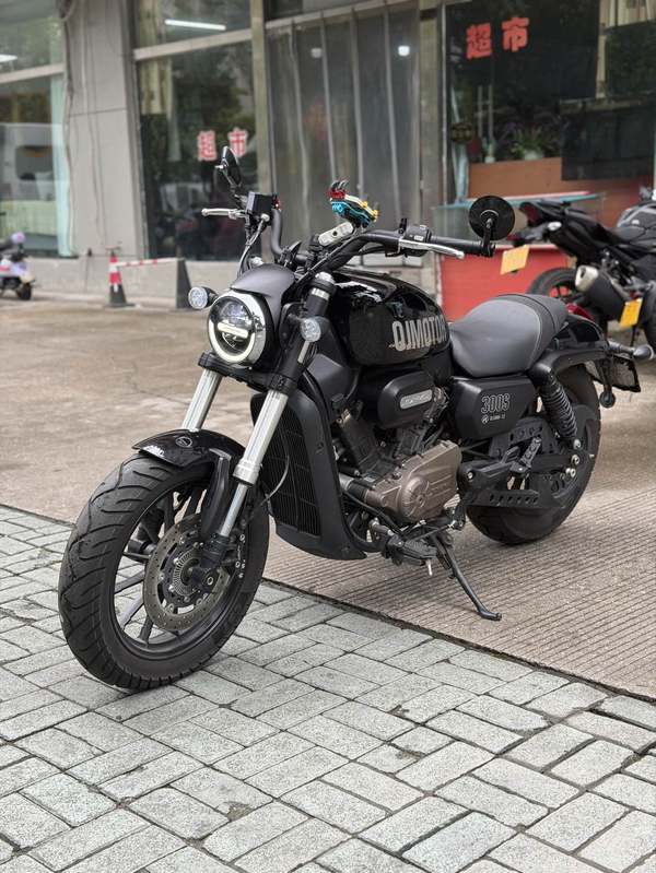 QJMOTOR 闪300S