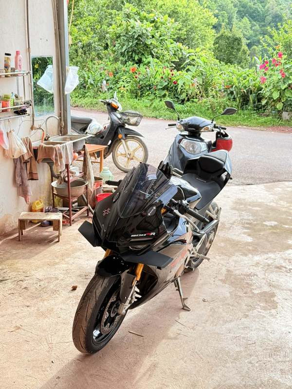 张雪机车 500RR