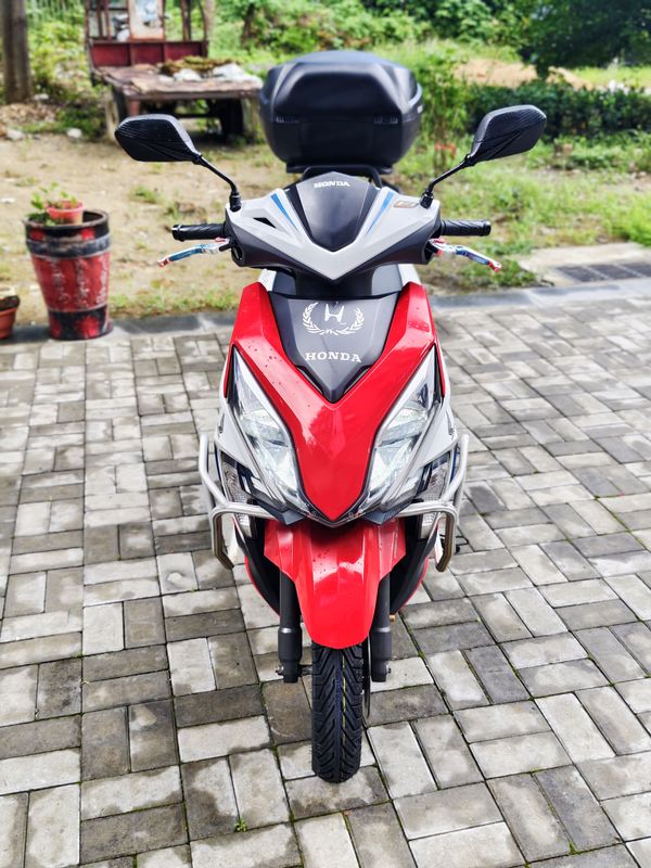 新大洲本田 裂行 RX125Fi