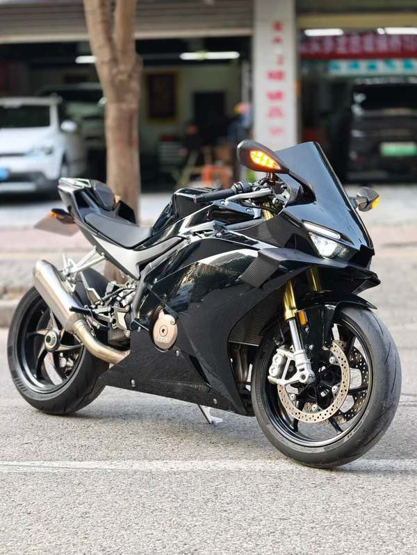 张雪机车 500RR