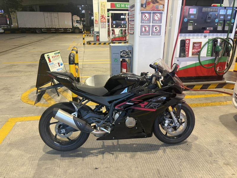 张雪机车 500RR