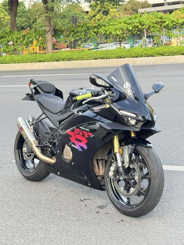 张雪机车 500RR