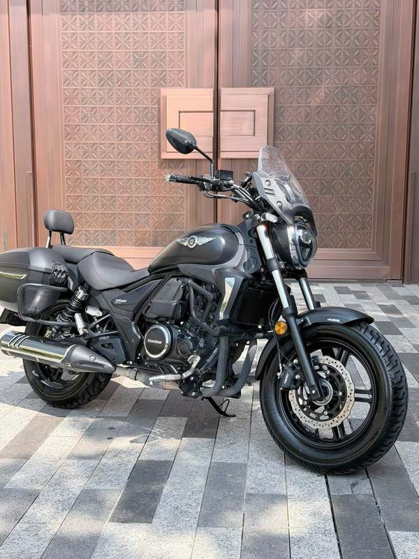 豪爵 TR300