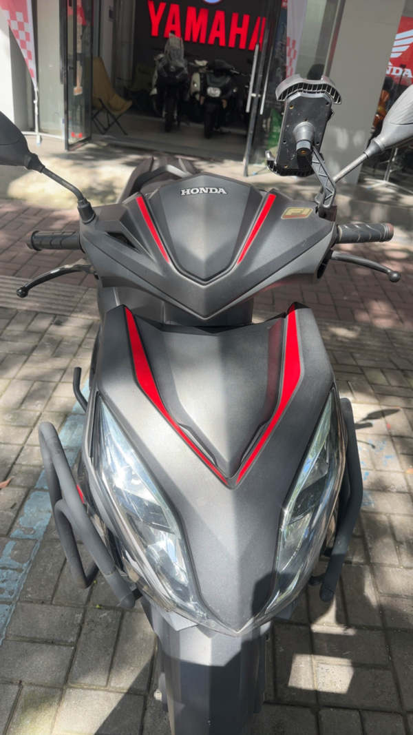 新大洲本田 裂行 RX125Fi