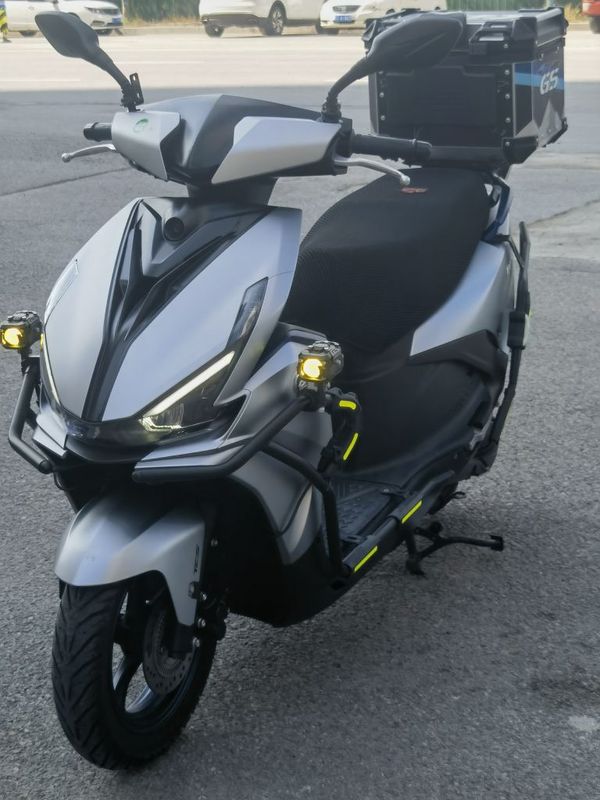 QJMOTOR 鸿125
