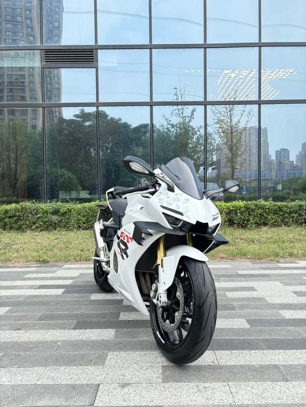 张雪机车 500RR