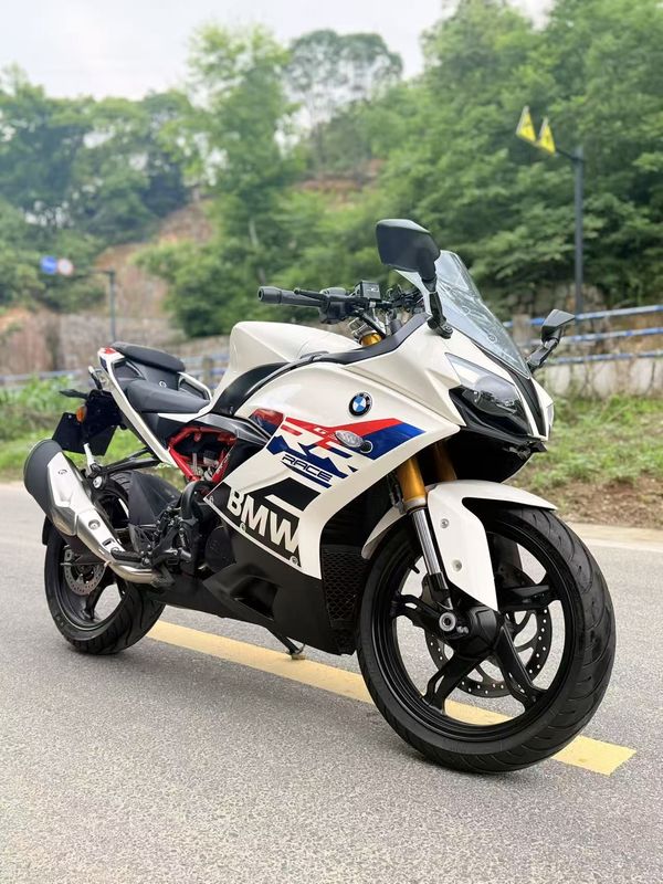宝马 G 310 RR
