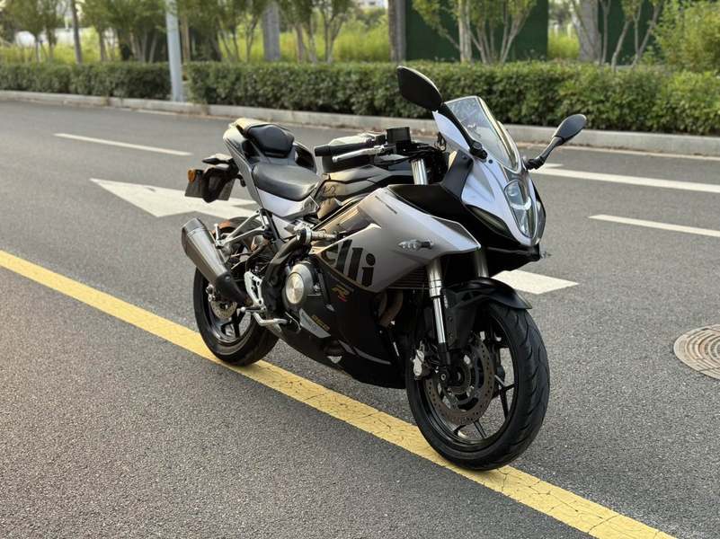 贝纳利 龙卷风 Tornado 252R