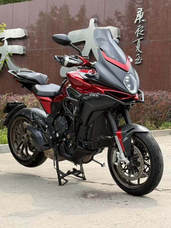 奥古斯塔 Turismo Veloce 800