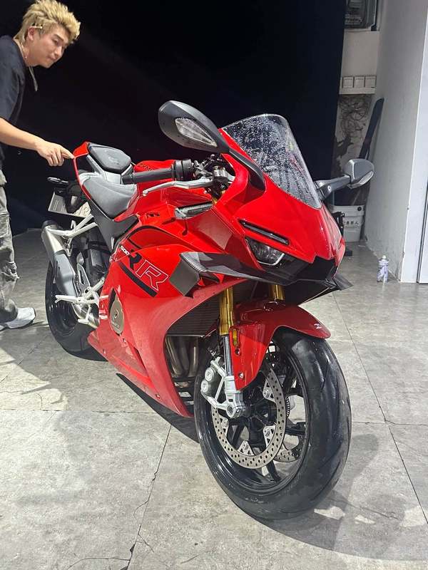 张雪机车 500RR