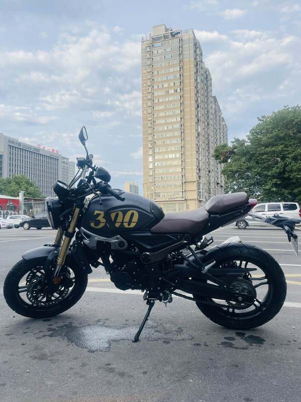 无极 300AC