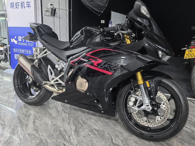 张雪机车 500RR