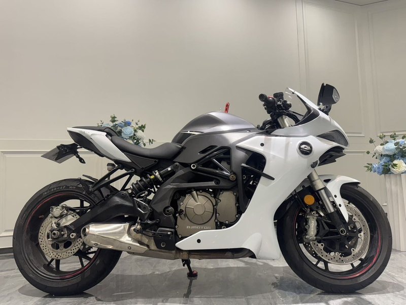 QJMOTOR 赛600
